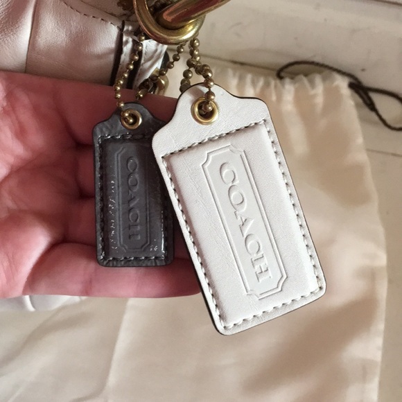 Chelsea Leather Ashlyn Hobo - Picture 3 of 8